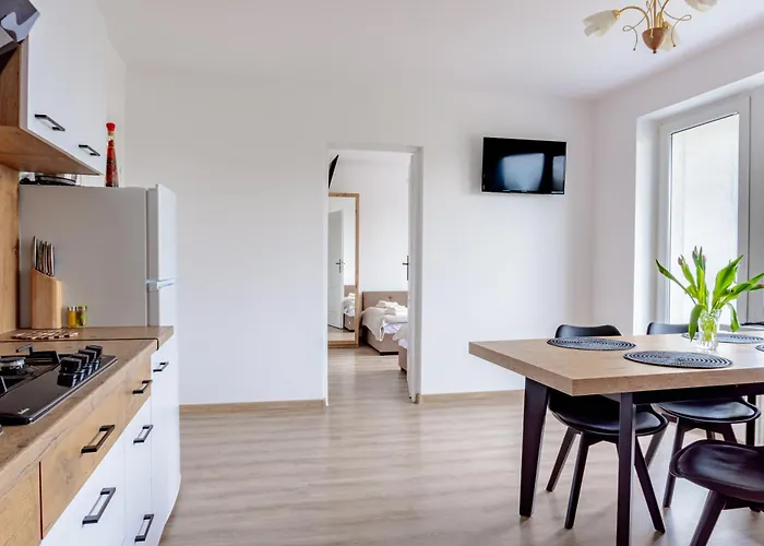 I Marek - Niedaleko Plazy Konukevi 3*